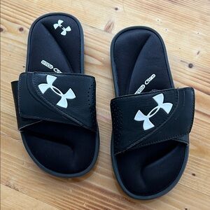 Under Armour Kids Black Slide Sandals with White Logo Accents size 4Y
